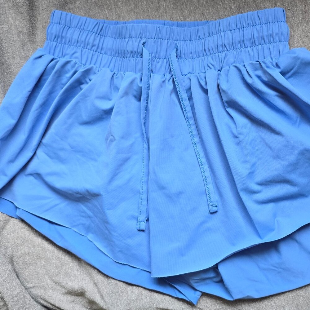 Suzette Medium (8/10) blue butterfly shorts